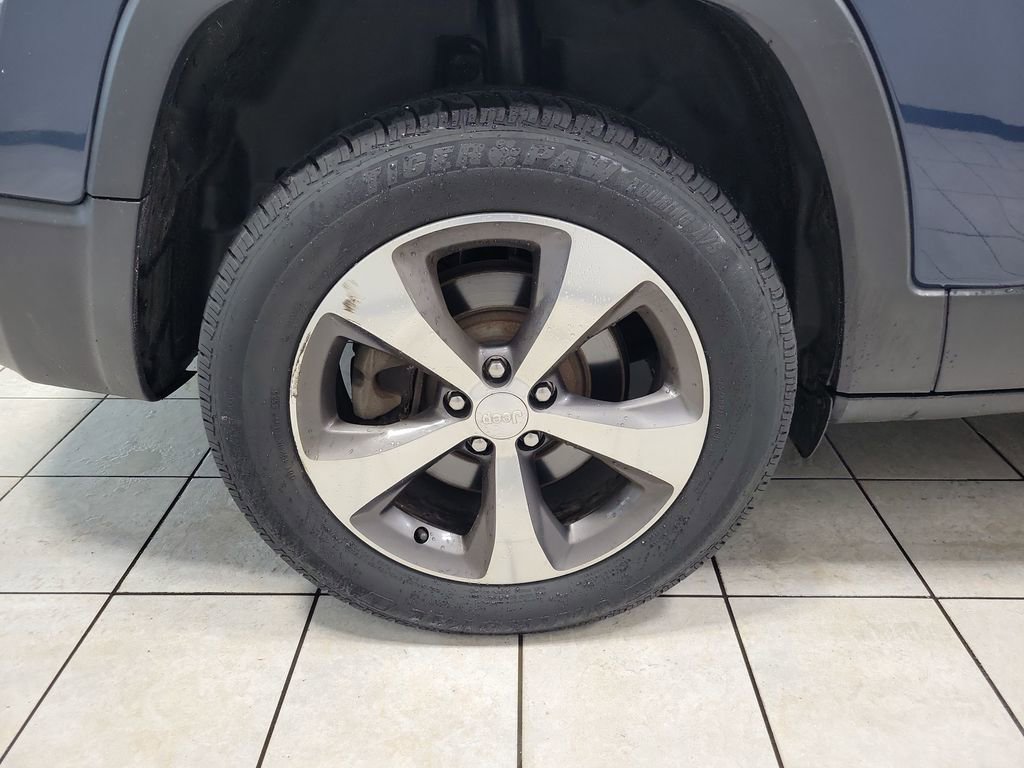 Used 2020 Jeep Cherokee Limited AWD/4WD image 50