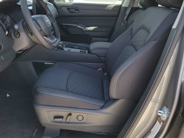 New 2026 Nissan Pathfinder SV w/ SV Premium Package AWD/4WD image 6