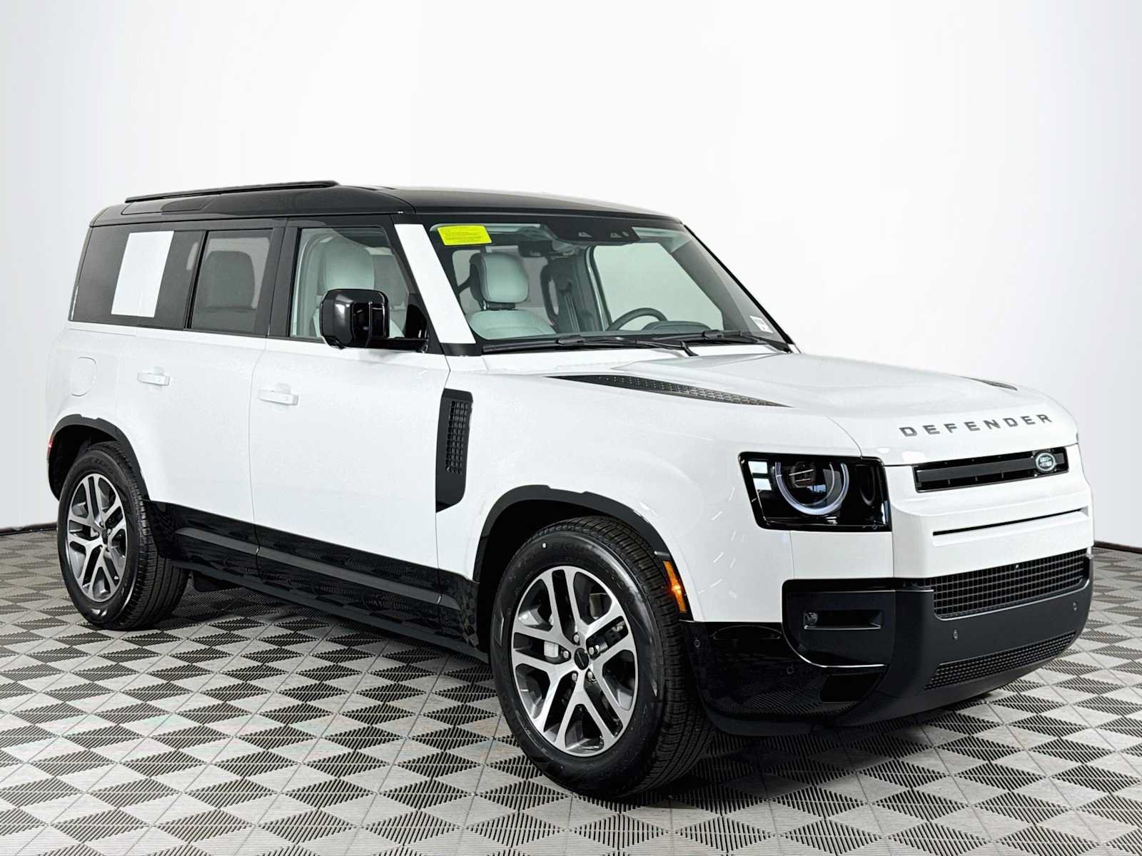 New 2026 Land Rover Defender 110 X-Dynamic SE AWD/4WD image 3