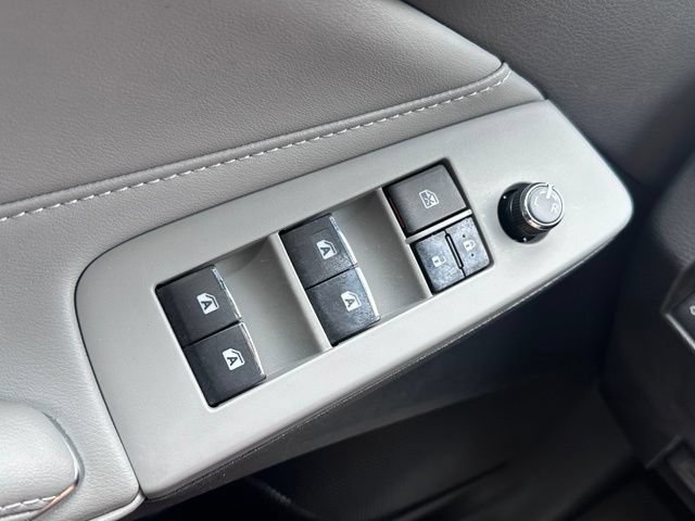 Used 2019 Toyota Avalon XLE w/ Moonroof Package FWD image 17