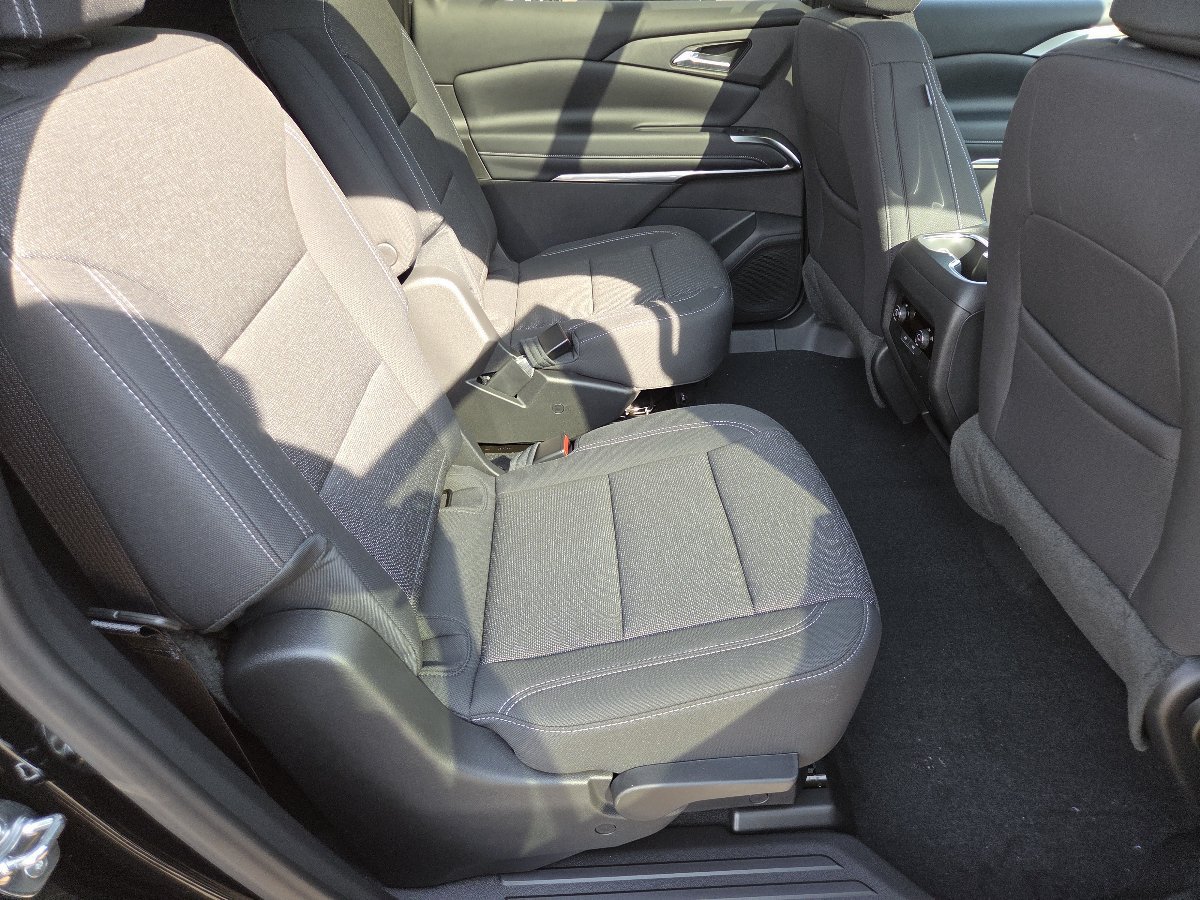 New 2027 Chevrolet Traverse LT w/ Sun and Wheel Package FWD image 24