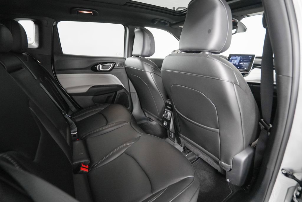 Used 2025 Jeep Compass Limited w/ Sun & Sound Group image 18