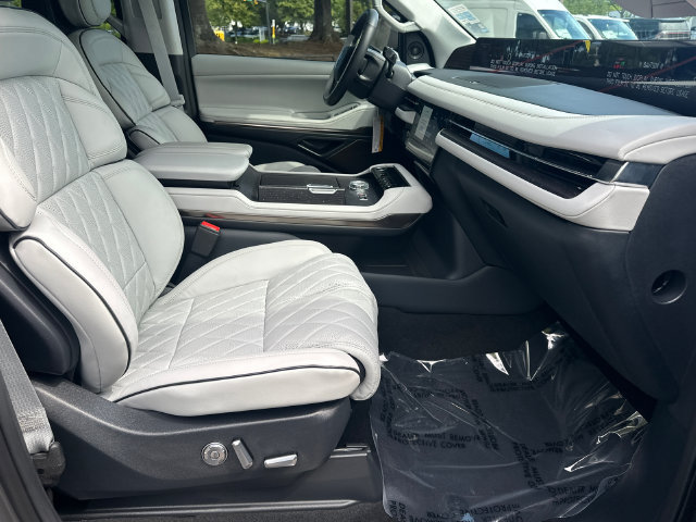 New 2026 Lincoln Navigator Black Label w/ Black Label Special Edition AWD/4WD image 14