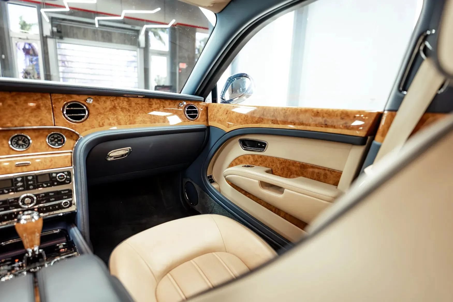 Used 2011 Bentley Mulsanne RWD image 16