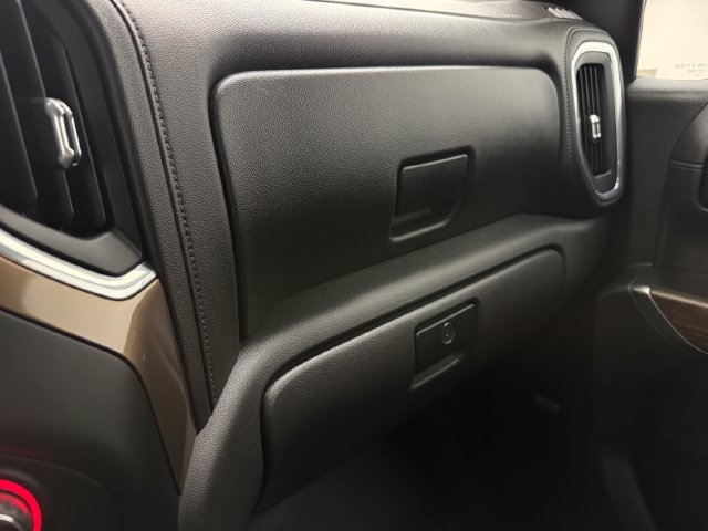 Used 2021 Chevrolet Silverado 1500 High Country w/ Technology Package AWD/4WD image 23