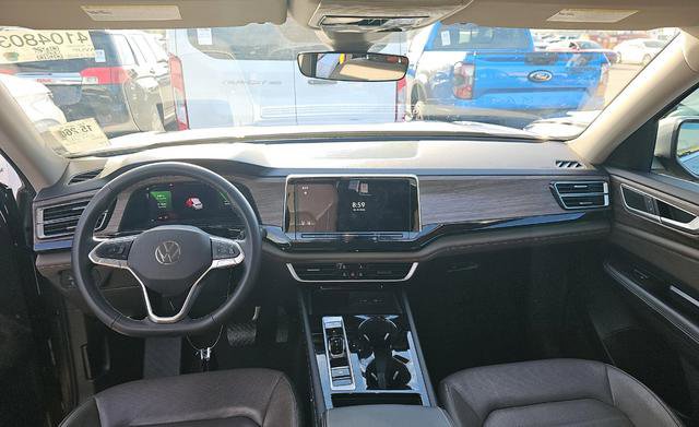 Used 2025 Volkswagen Atlas SEL image 5