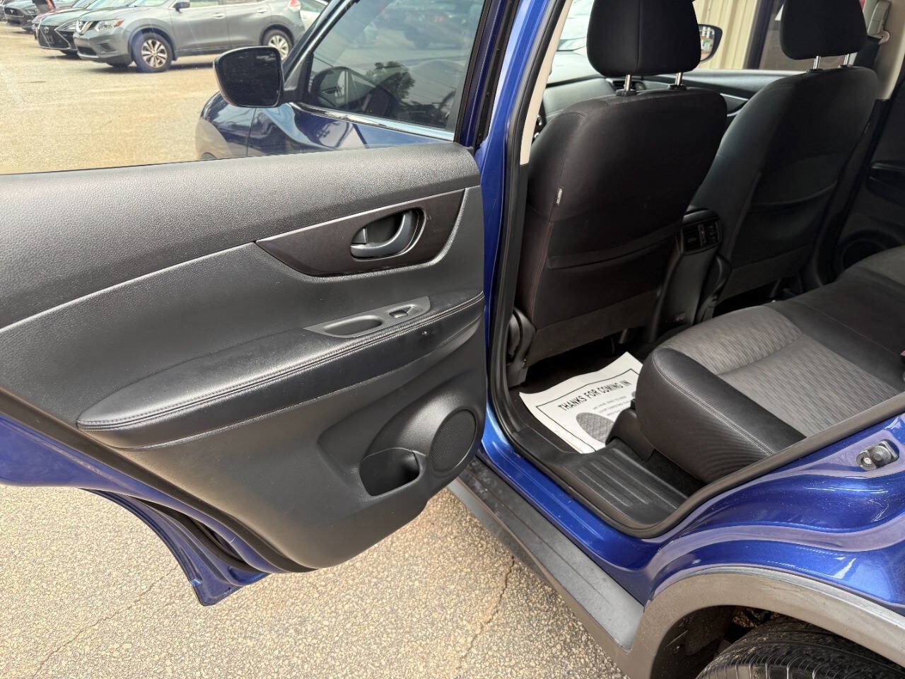 Used 2020 Nissan Rogue S FWD image 11