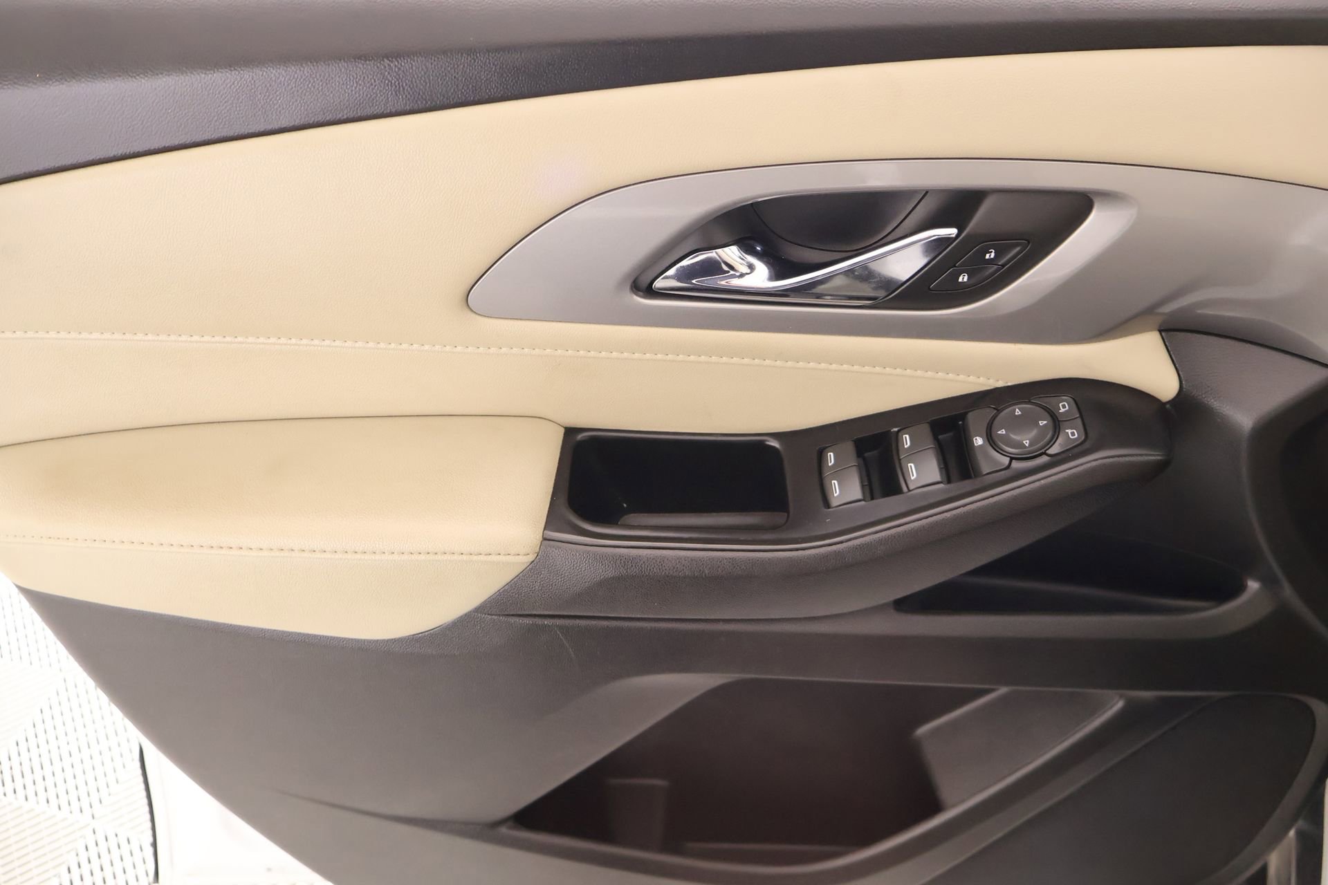 Used 2023 Chevrolet Traverse LS w/ Safety Package image 16