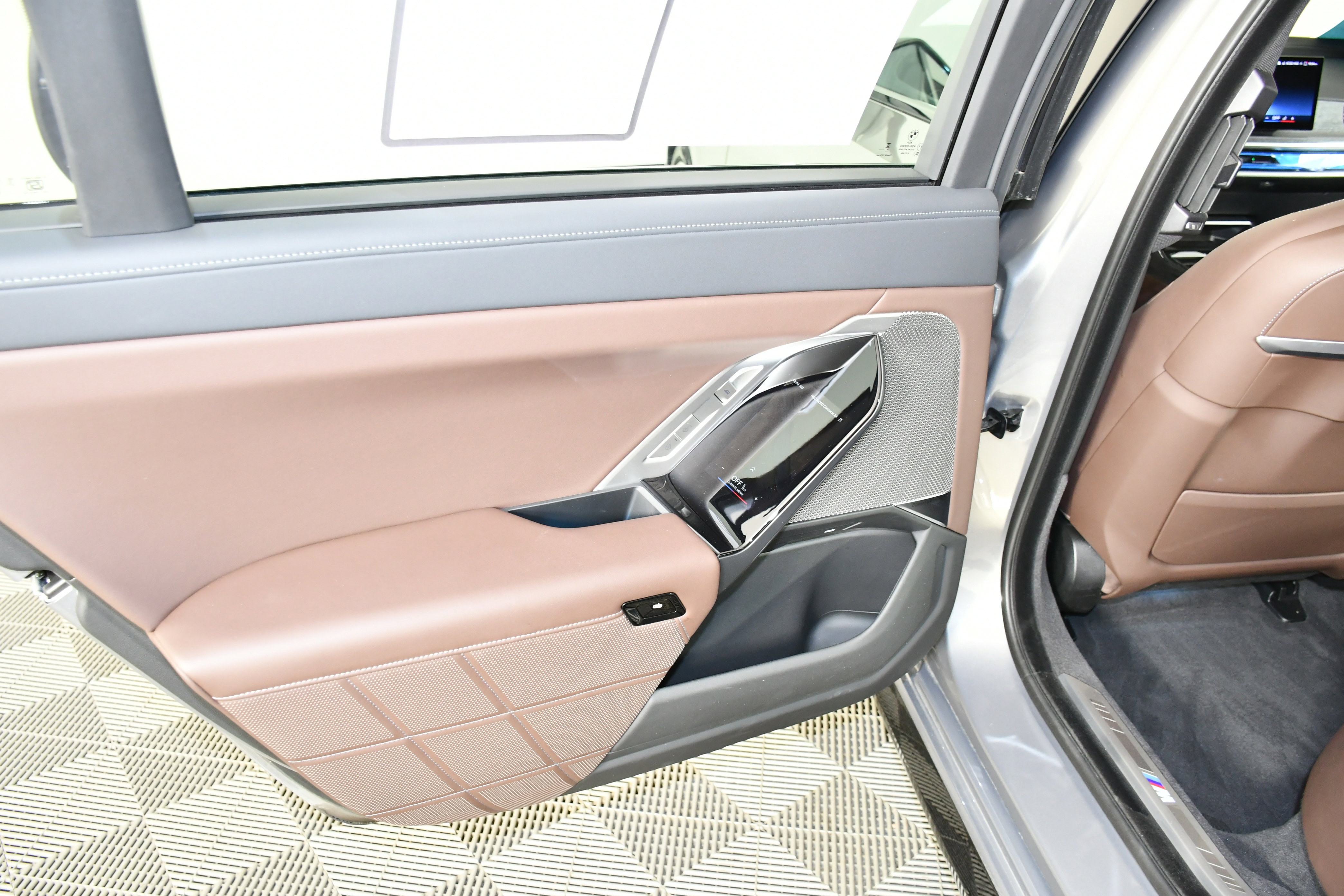 Used 2025 BMW 740i xDrive image 47