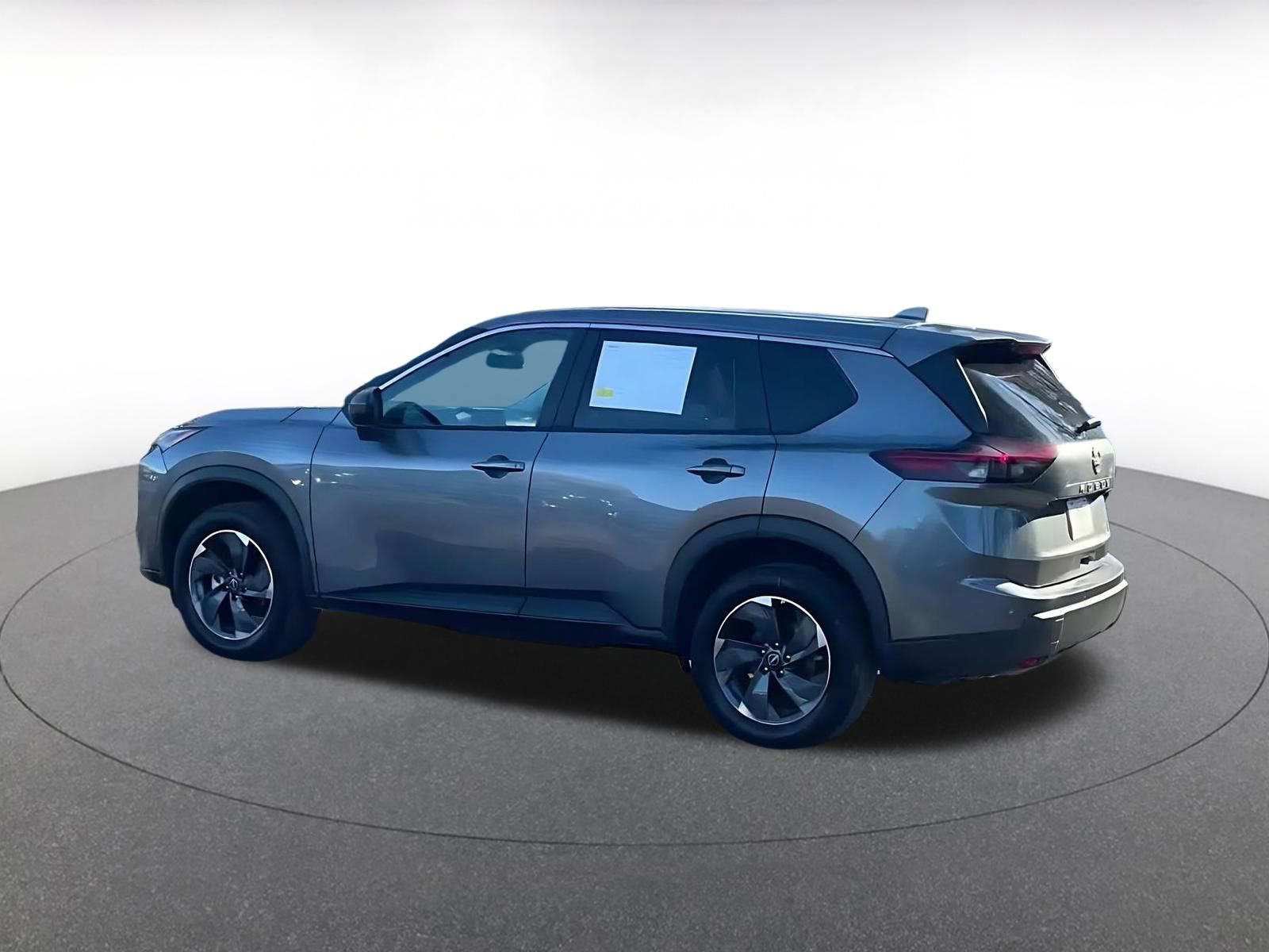 Used 2025 Nissan Rogue SV image 10