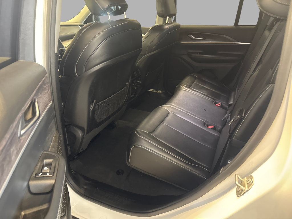 Used 2023 Jeep Grand Cherokee Limited AWD/4WD image 10