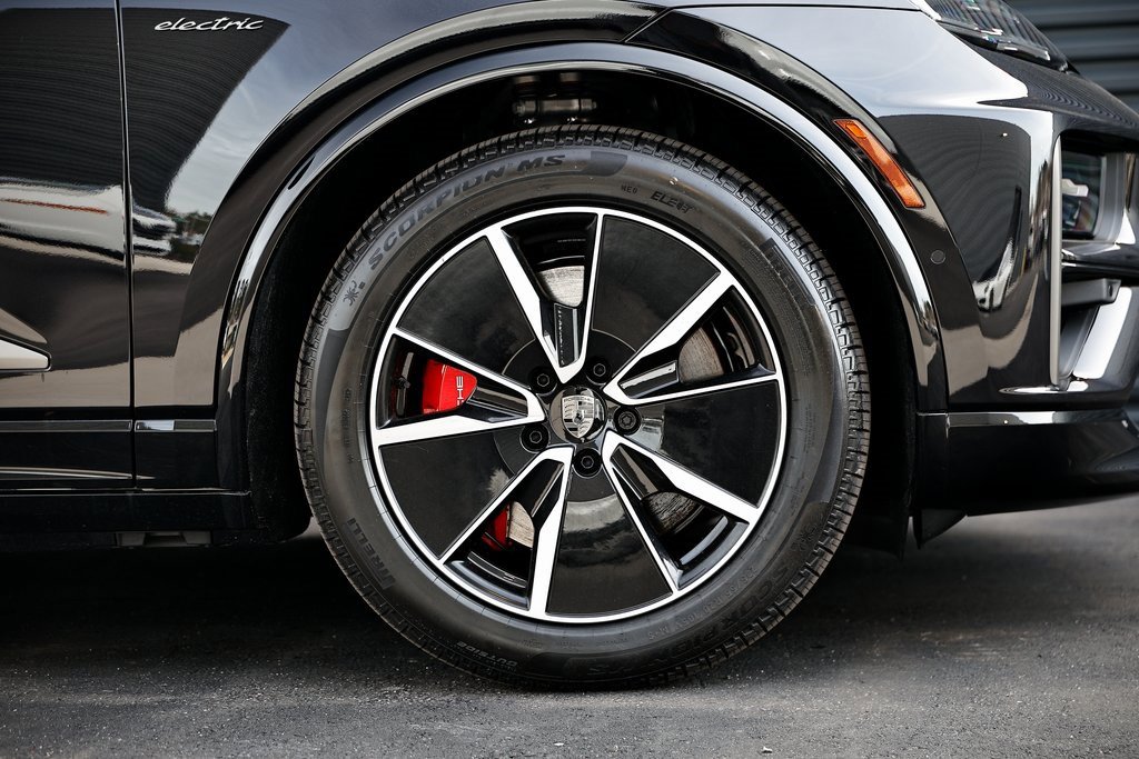 New 2025 Porsche Macan Turbo Electric image 13