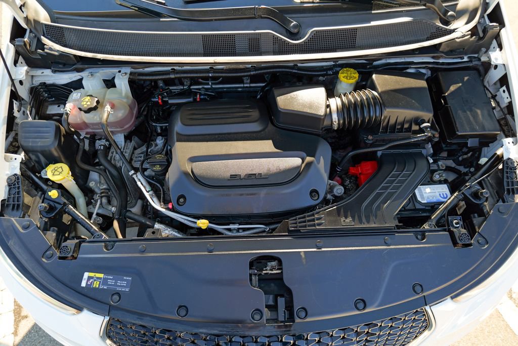 Used 2021 Chrysler Pacifica Touring-L image 42