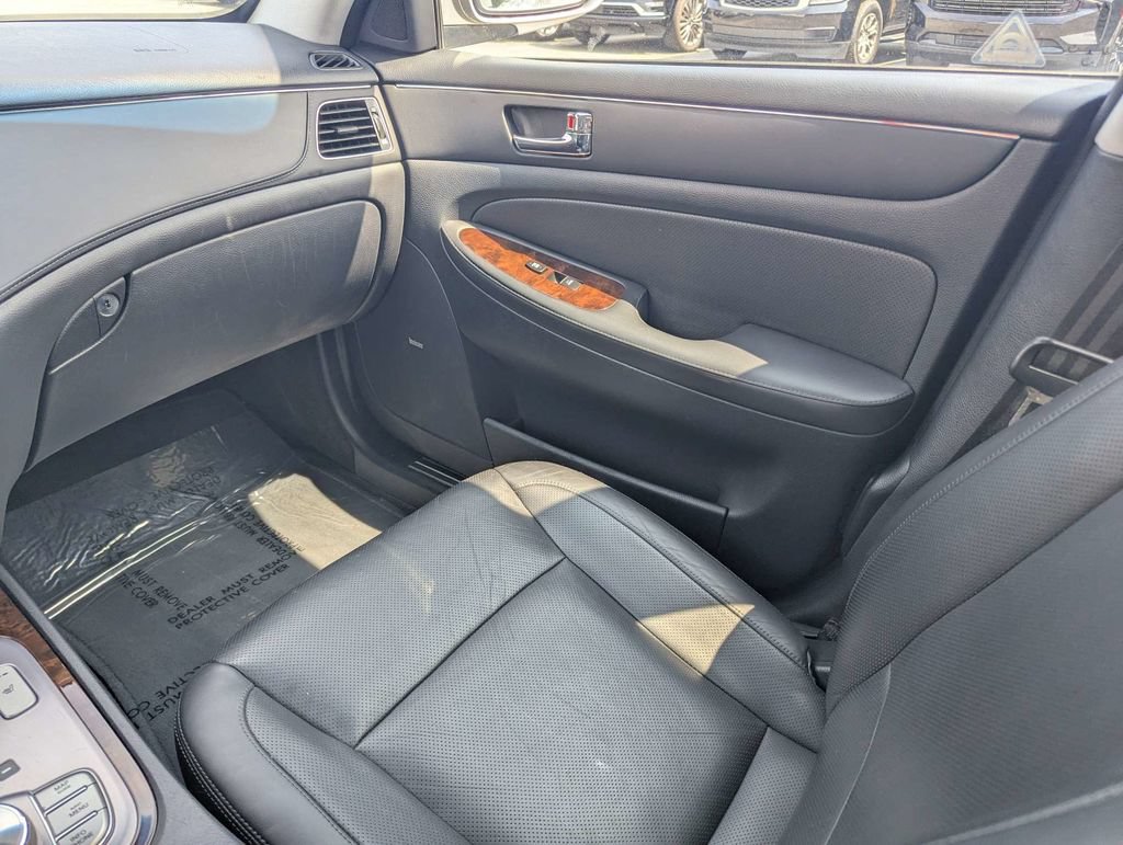 Used 2011 Hyundai Genesis 4.6 RWD image 16