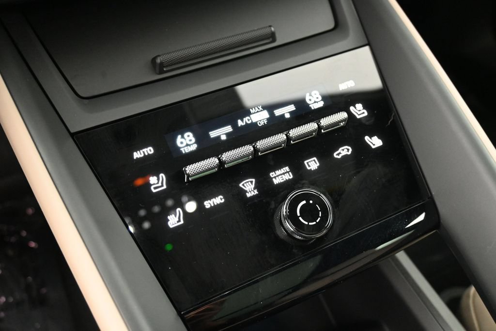 Certified 2025 Porsche Macan 4S Electric AWD/4WD image 23
