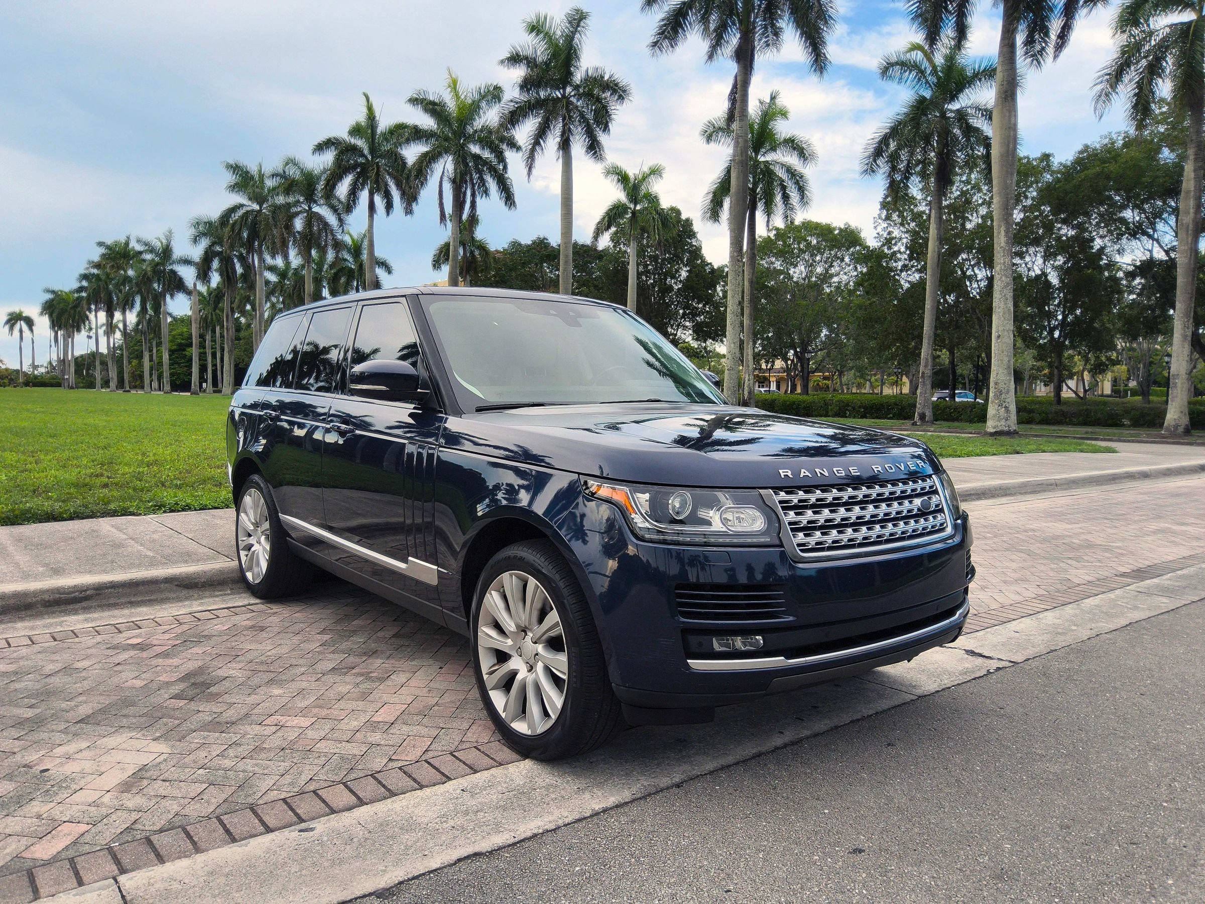 Used 2017 Land Rover Range Rover Supercharged AWD/4WD image 1
