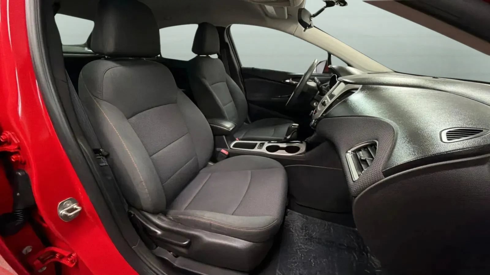 Used 2017 Chevrolet Cruze LS FWD image 20