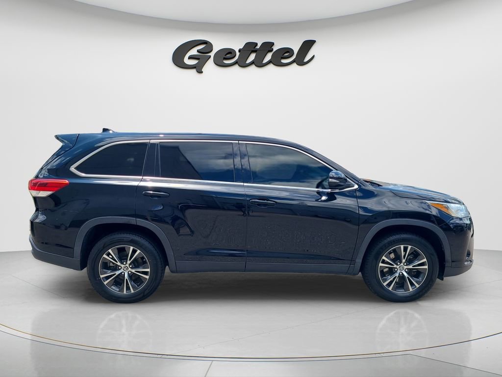 Used 2019 Toyota Highlander Plus FWD image 4