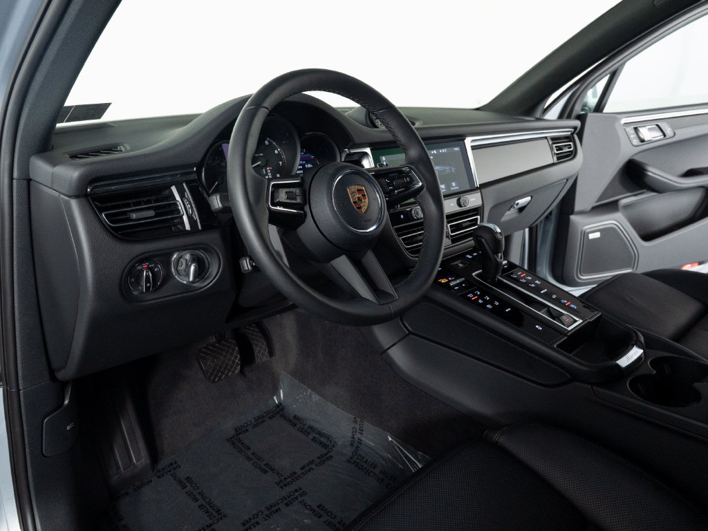 Certified 2026 Porsche Macan AWD/4WD image 16