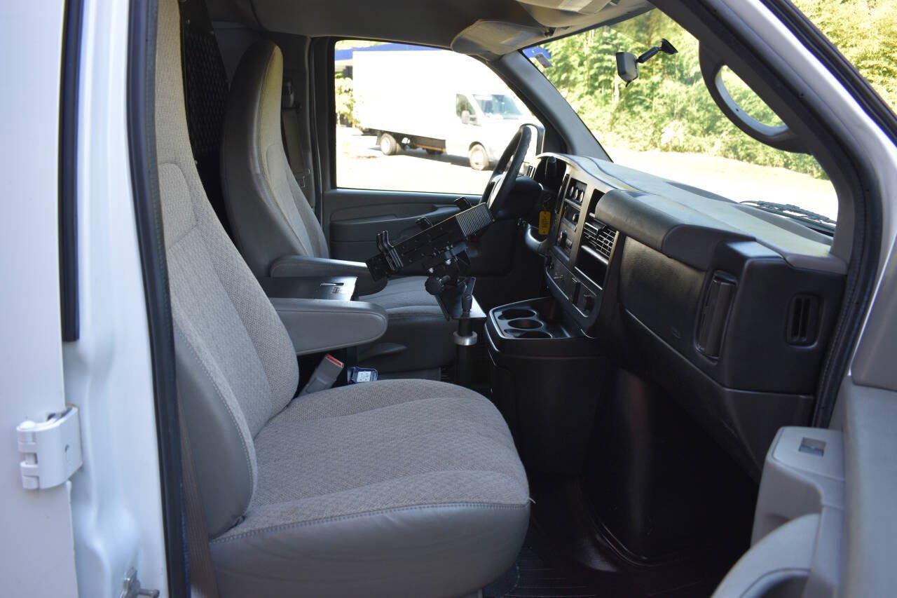 Used 2015 Chevrolet Express 2500 RWD image 8