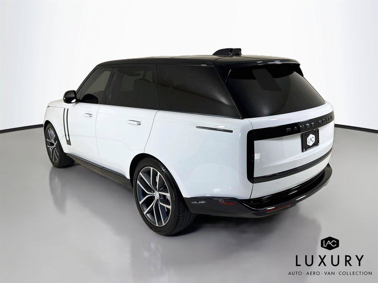 Used 2024 Land Rover Range Rover SE AWD/4WD image 8