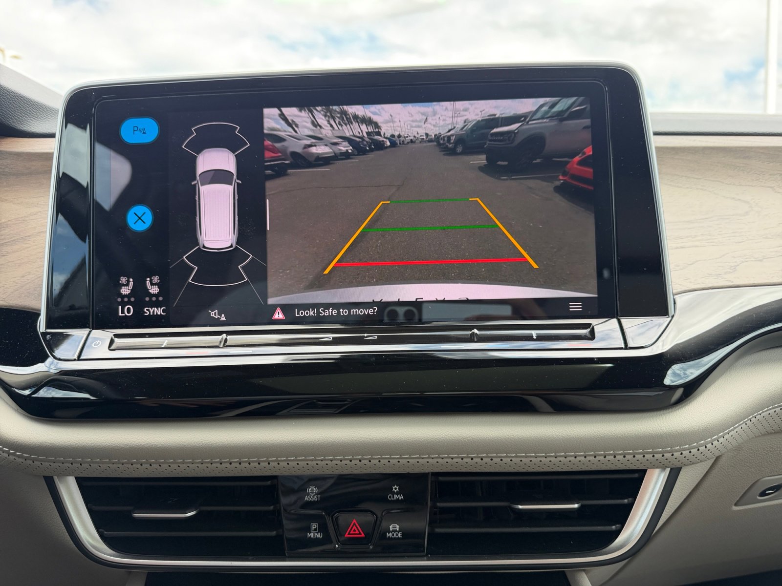 Used 2024 Volkswagen Atlas SE w/ Panoramic Sunroof Package AWD/4WD image 29