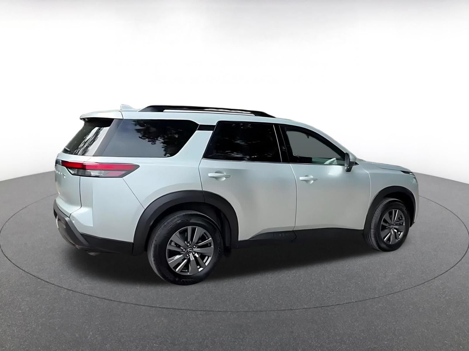 Used 2025 Nissan Pathfinder SV FWD image 15