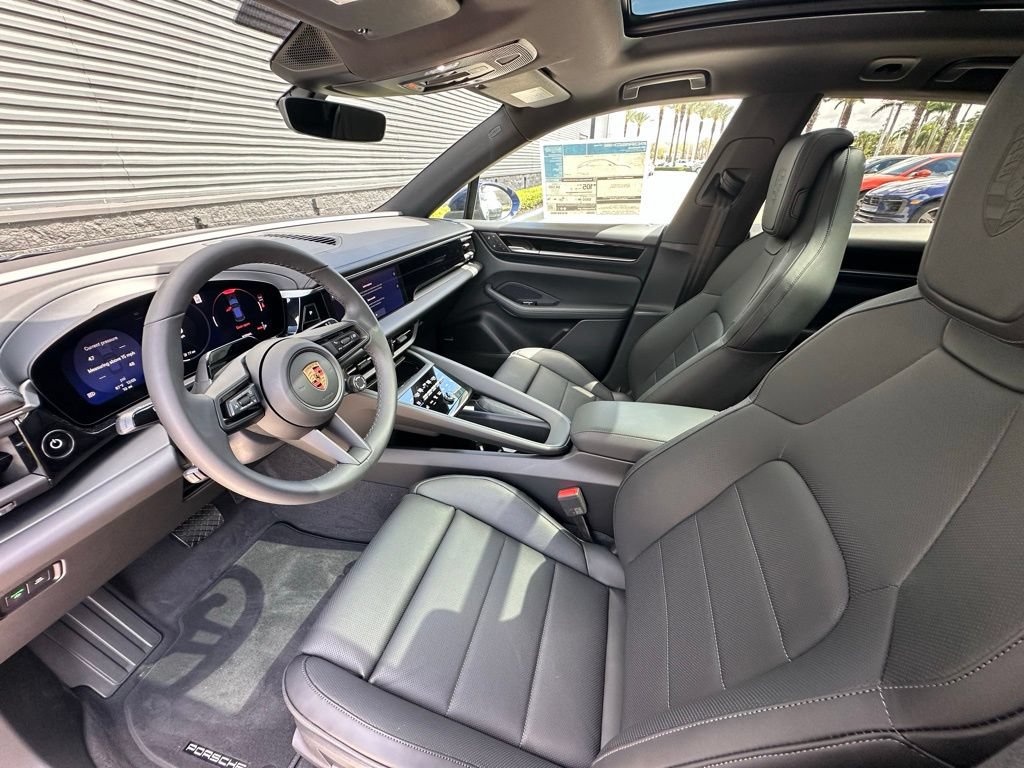Used 2026 Porsche Macan Electric RWD image 4