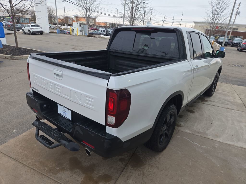 Certified 2025 Honda Ridgeline Black Edition image 3