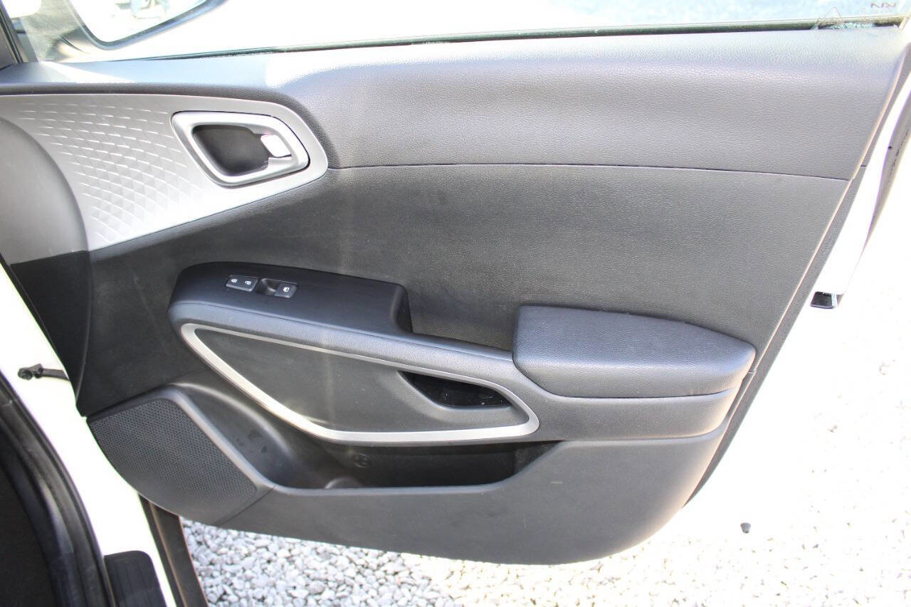 Used 2022 Kia Soul LX w/ Technology Package image 22