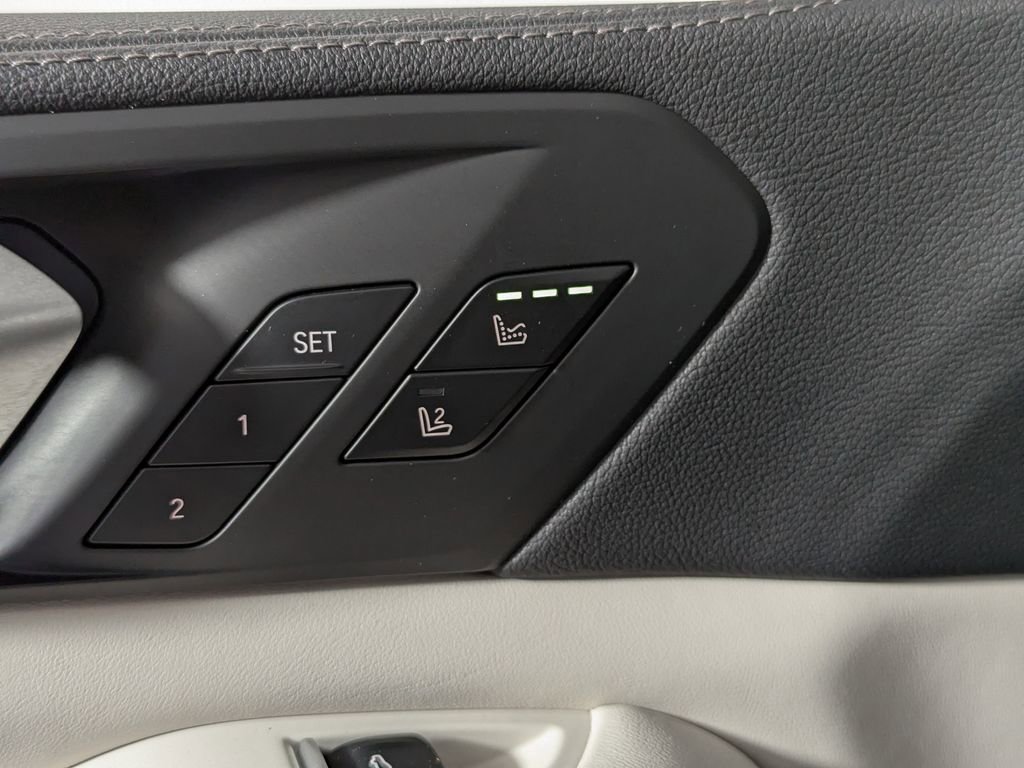 Used 2021 BMW X5 xDrive40i w/ M Sport Package image 16