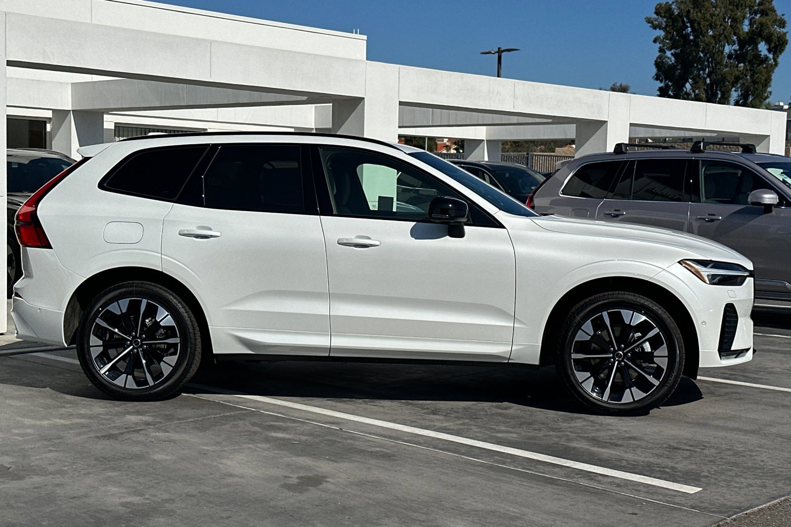 New 2026 Volvo XC60 B5 Plus w/ Climate Package image 4