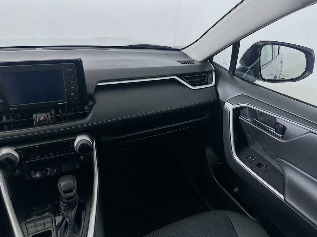 Used 2021 Toyota RAV4 LE image 19