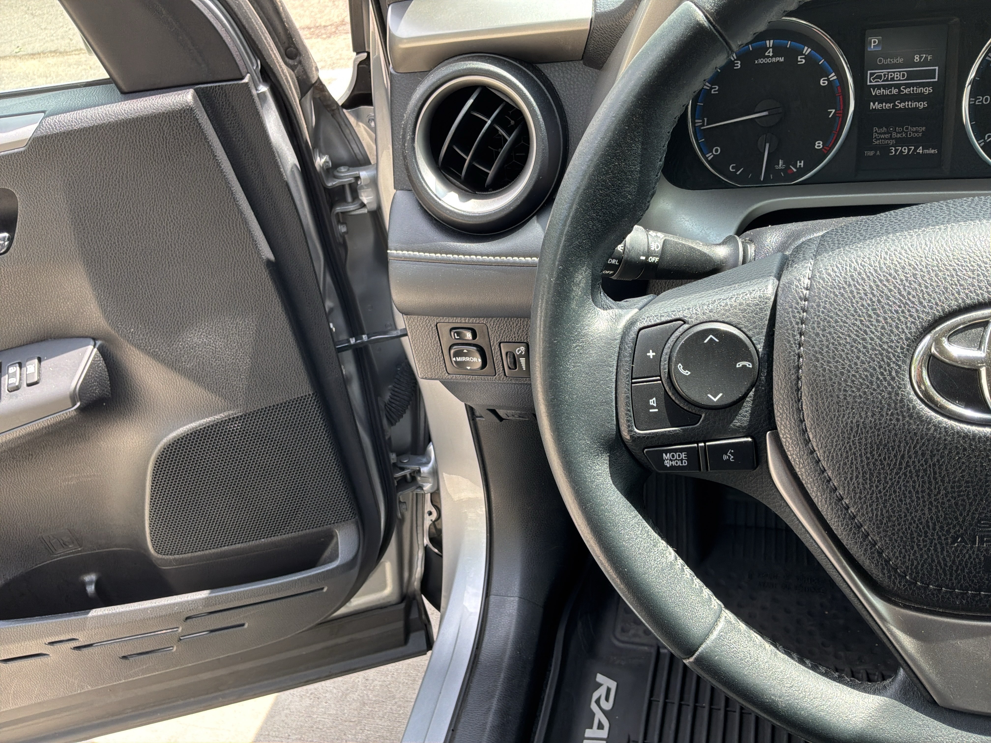 Used 2016 Toyota RAV4 XLE AWD/4WD image 19