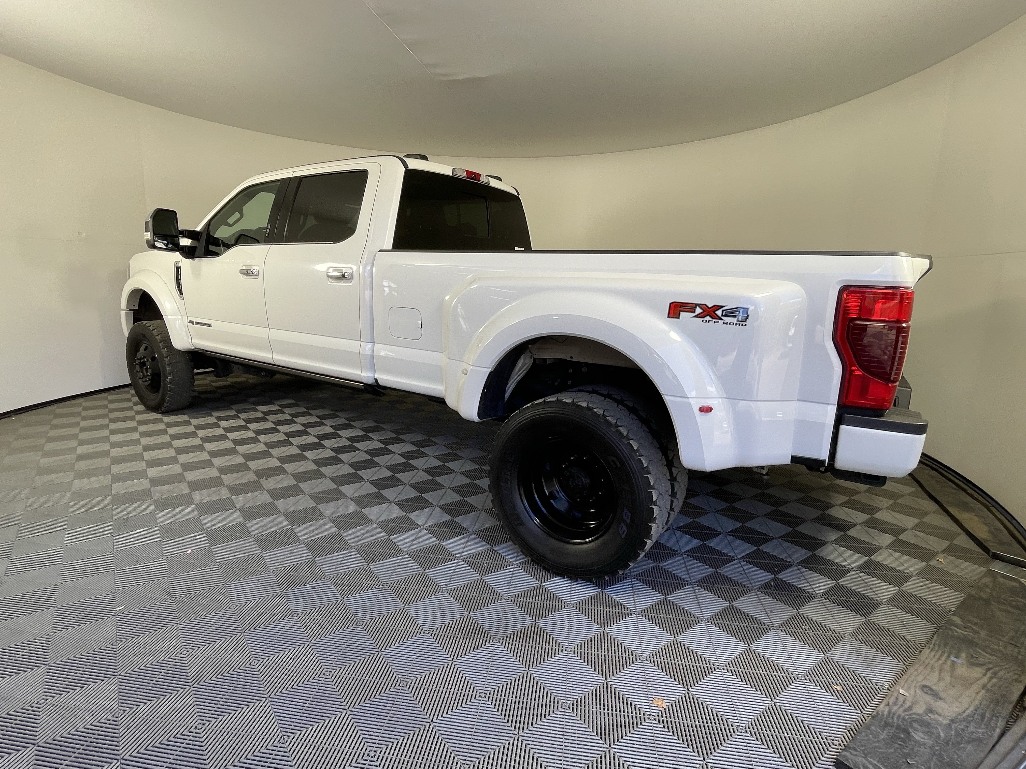 Used 2020 Ford F450 Platinum w/ FX4 Off-Road Package AWD/4WD image 3