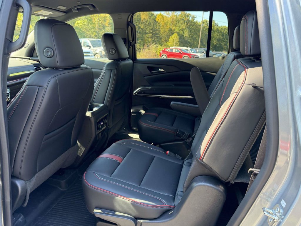 New 2027 Chevrolet Traverse RS w/ LPO, Floor Liner Package AWD/4WD image 15