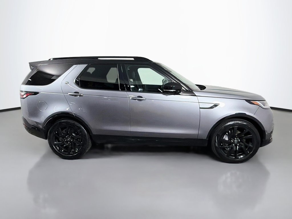 Used 2025 Land Rover Discovery Dynamic SE AWD/4WD image 4