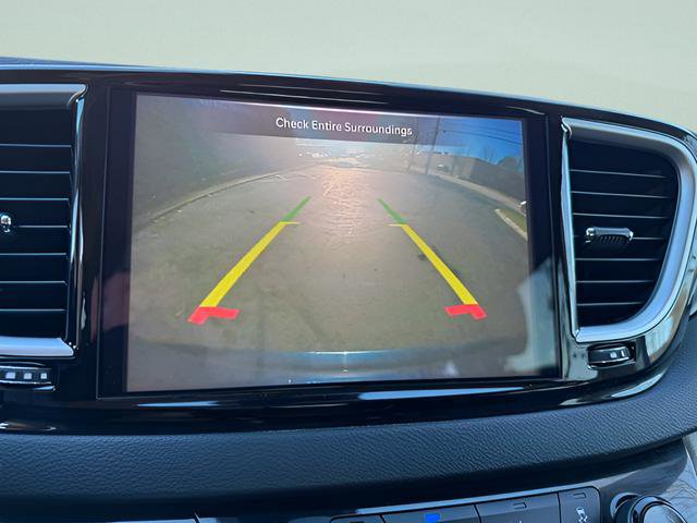 Used 2024 Chrysler Pacifica Touring-L FWD image 9