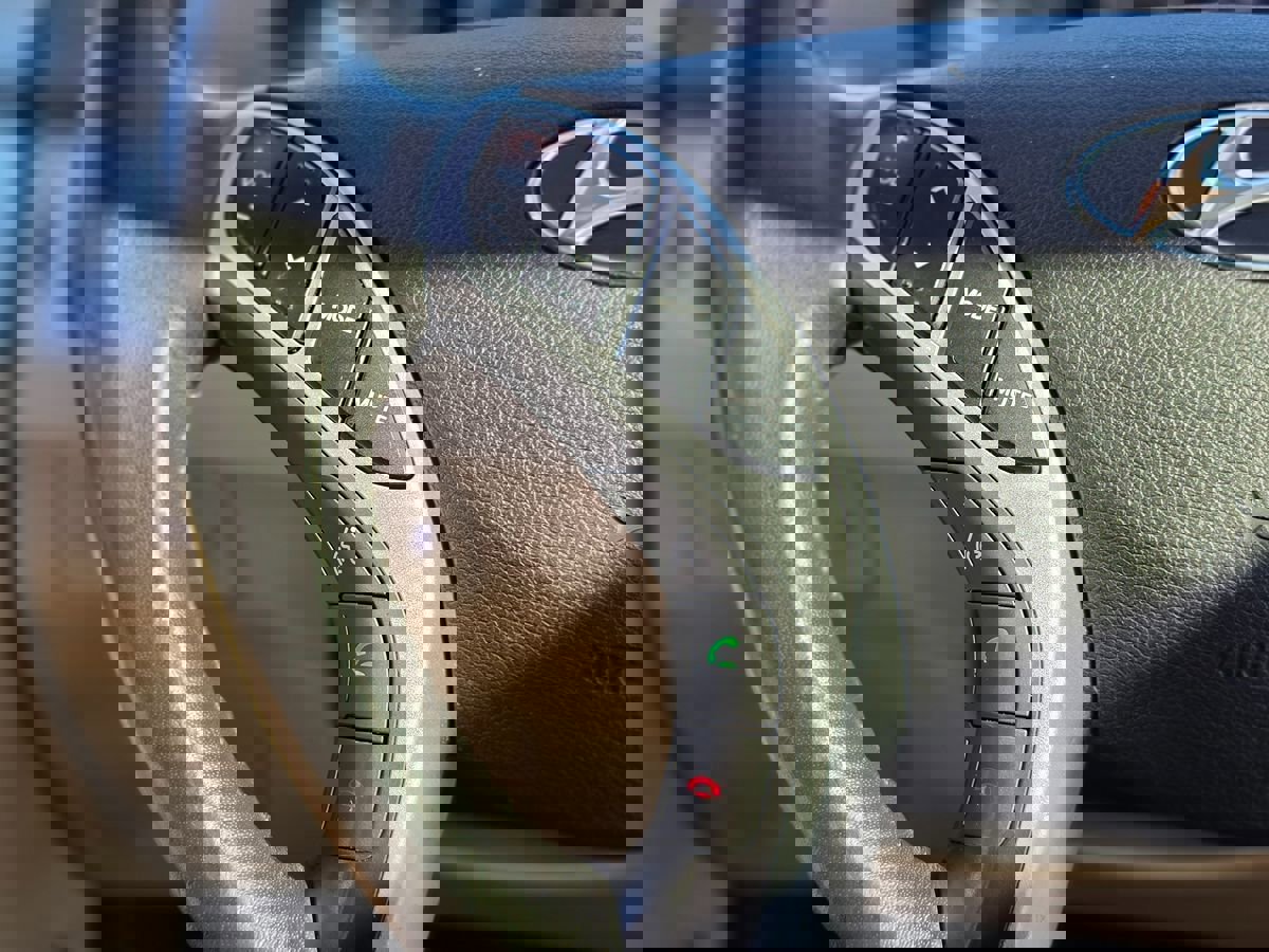 Used 2012 Hyundai Elantra Limited w/ Technology Pkg 5 image 29