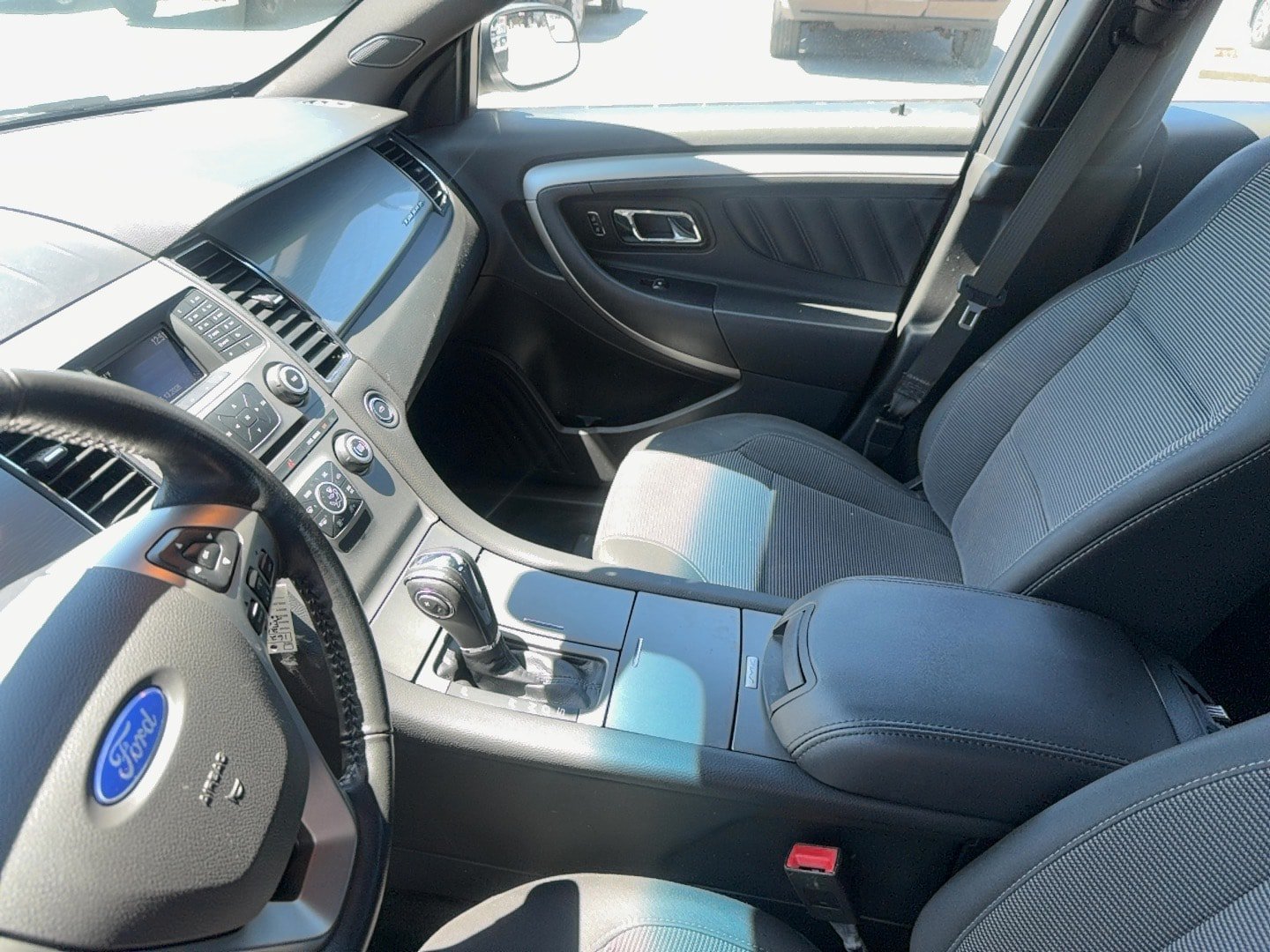 Used 2017 Ford Taurus SEL FWD image 15