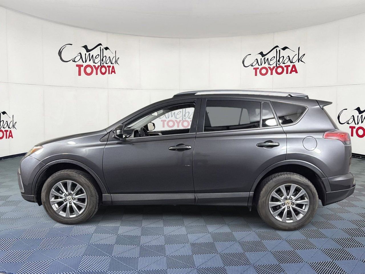 Used 2018 Toyota RAV4 LE w/ Carpet Mat Package FWD image 4
