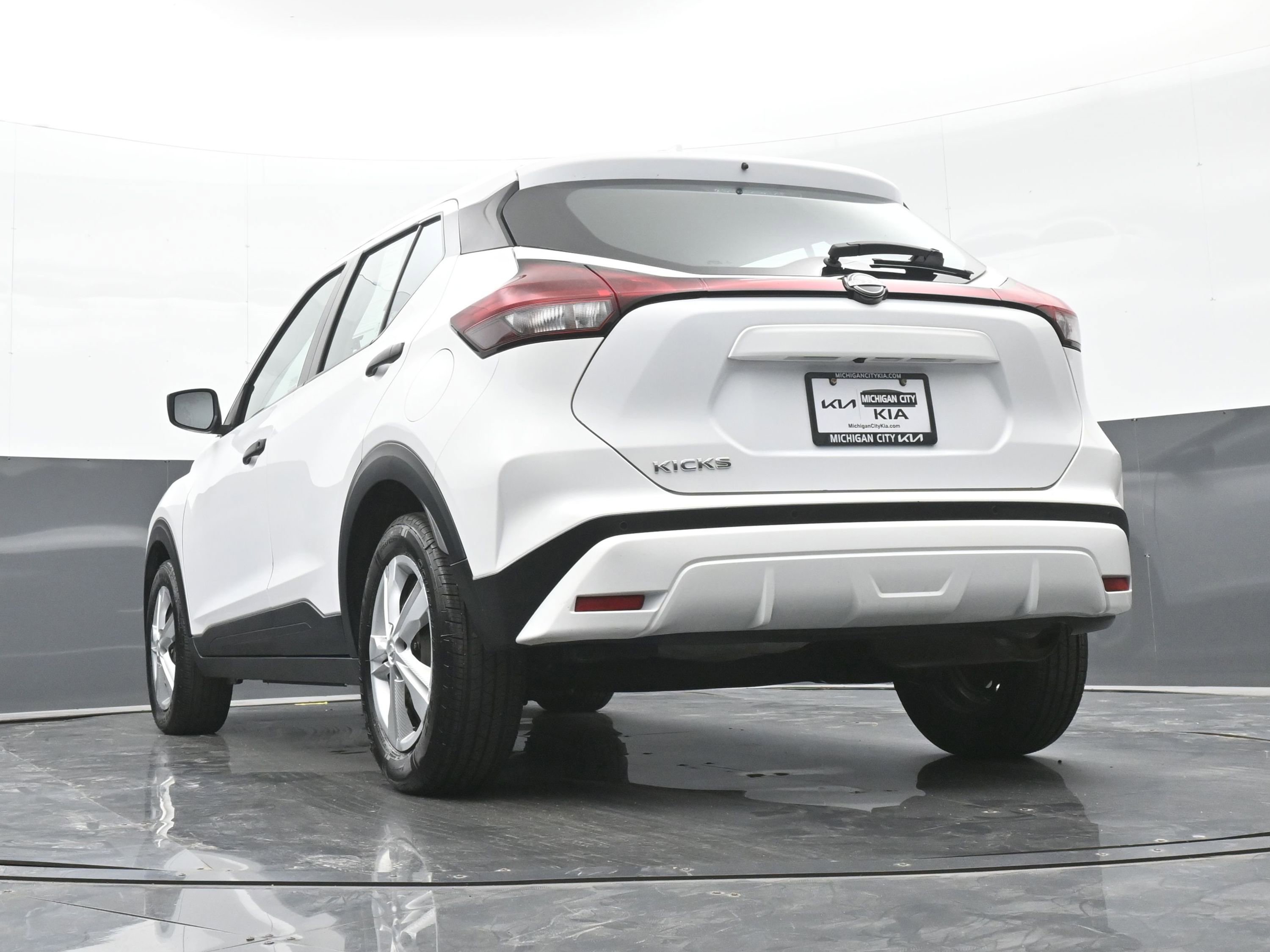 Used 2022 Nissan Kicks S FWD image 37
