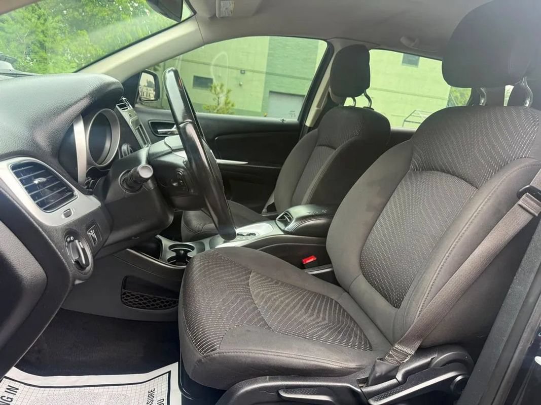 Used 2018 Dodge Journey SE w/ Connectivity Group FWD image 14