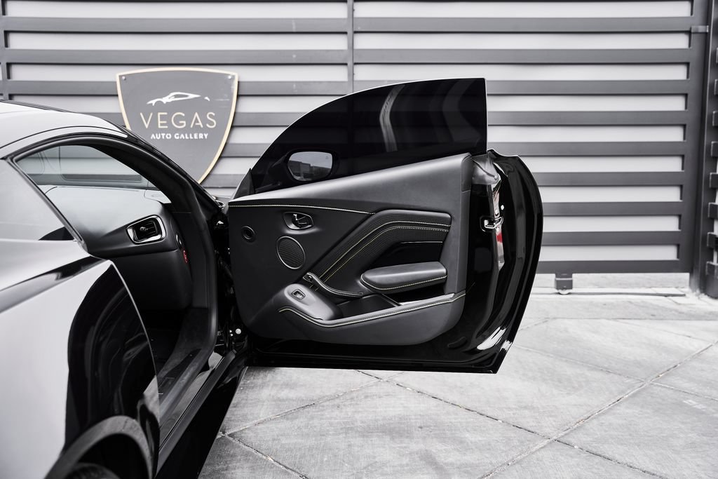 Used 2023 Aston Martin V8 Vantage Coupe RWD image 21