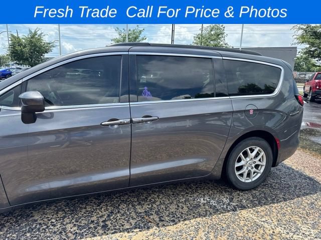 Used 2021 Chrysler Voyager Lxi FWD image 4