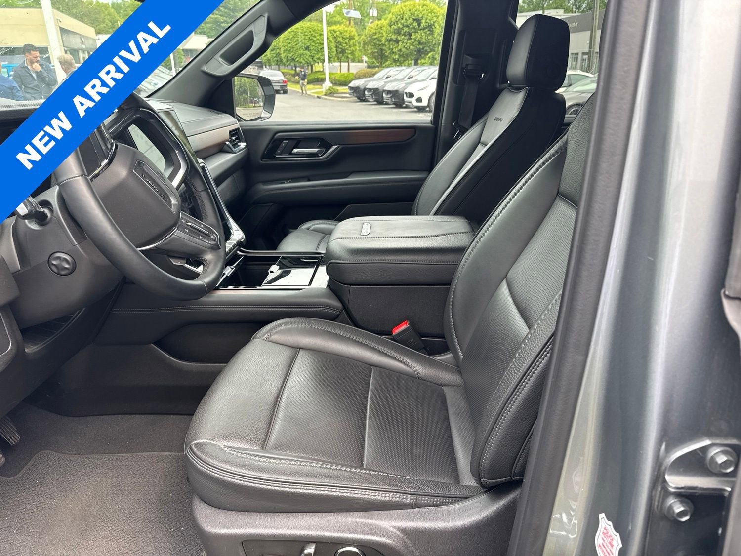 Used 2025 GMC Yukon Denali AWD/4WD image 7