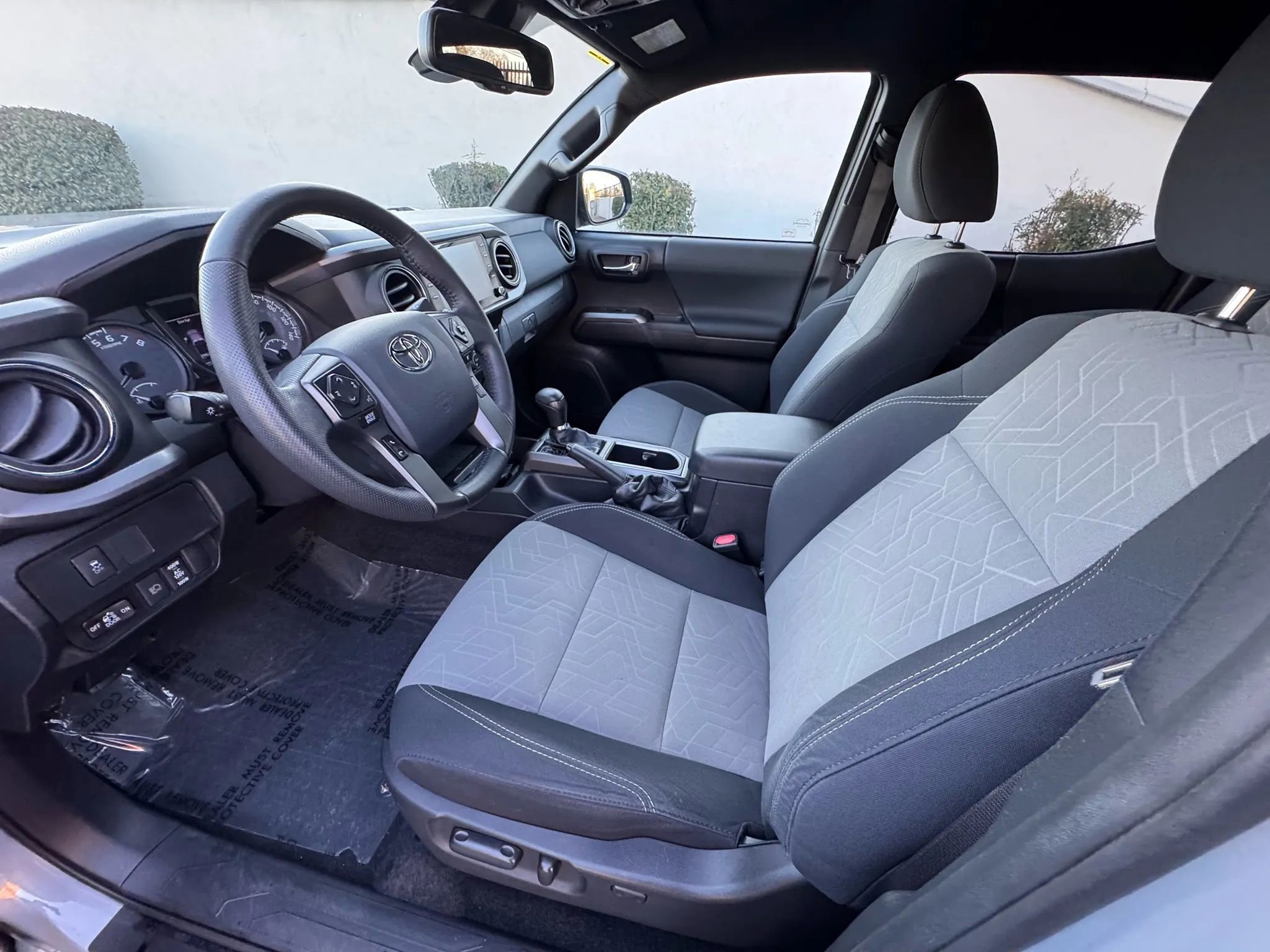 Used 2020 Toyota Tacoma TRD Off-Road image 10