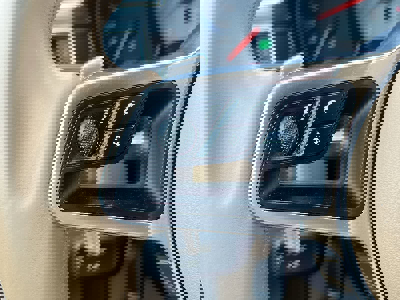 Used 2015 Porsche Macan S AWD/4WD image 23