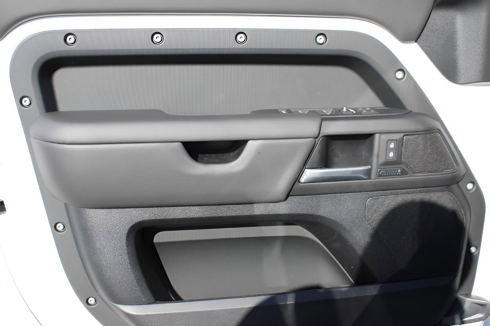 New 2025 Land Rover Defender 110 X-Dynamic SE image 29