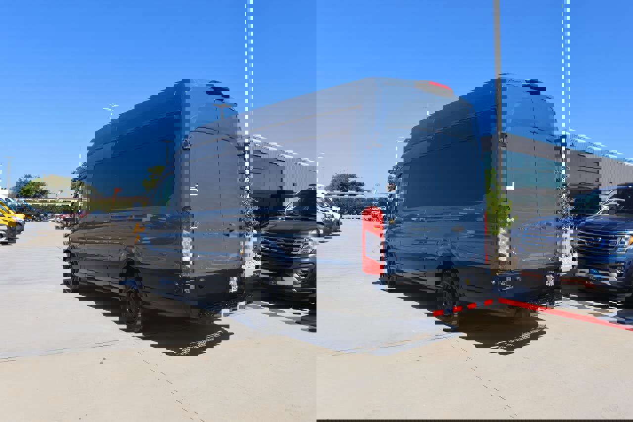 Used 2019 Ford Transit 250 148 High Roof Extended image 3